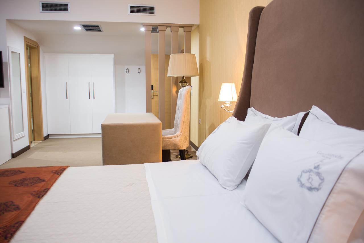 Santa Quaranta Premium Resort Sarandë Exterior foto